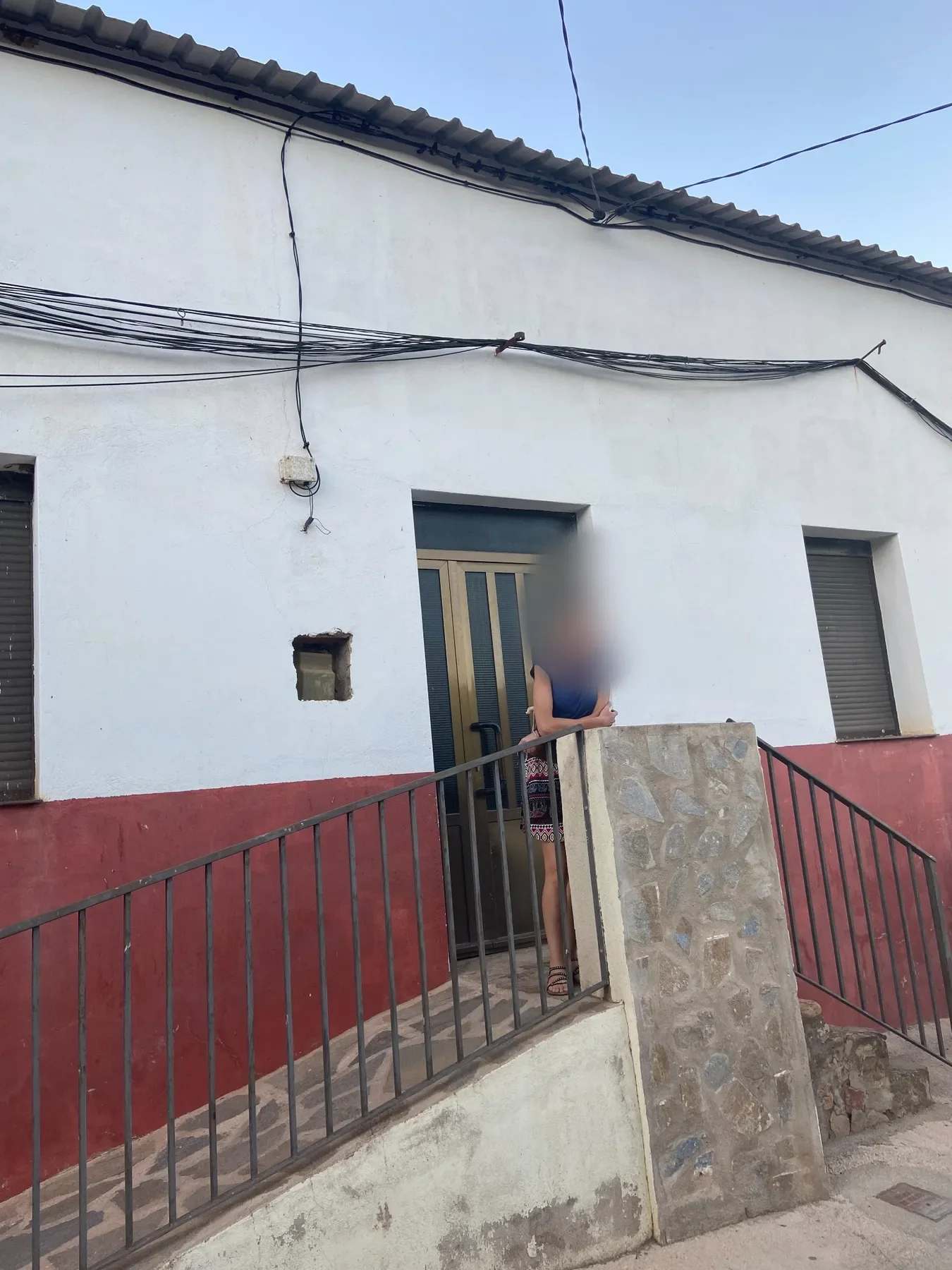 Fachada del edificio conocido como el Sindicato en El Hoyo