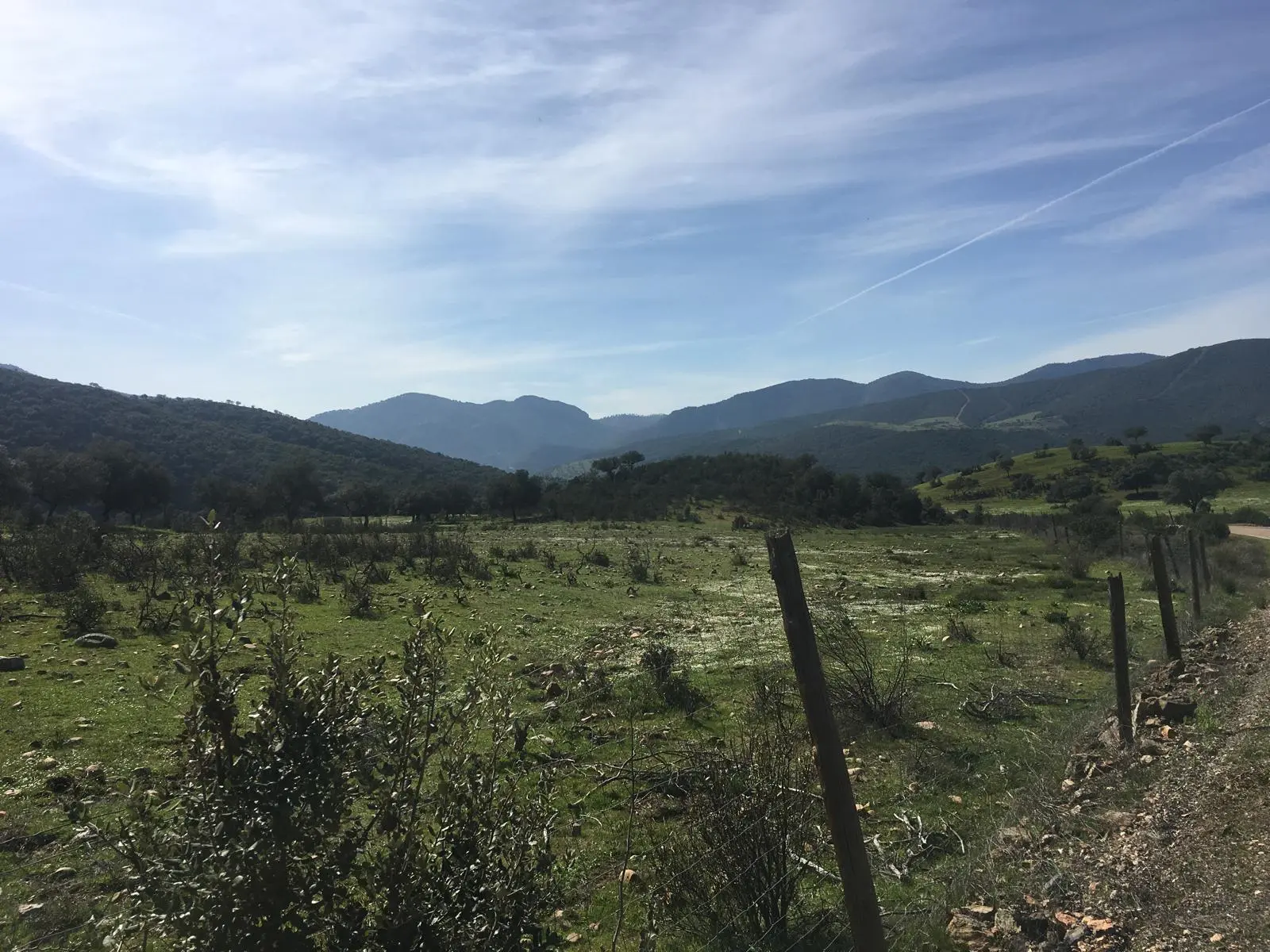 Peñón de Ambroz visto desde el entorno de El Hoyo