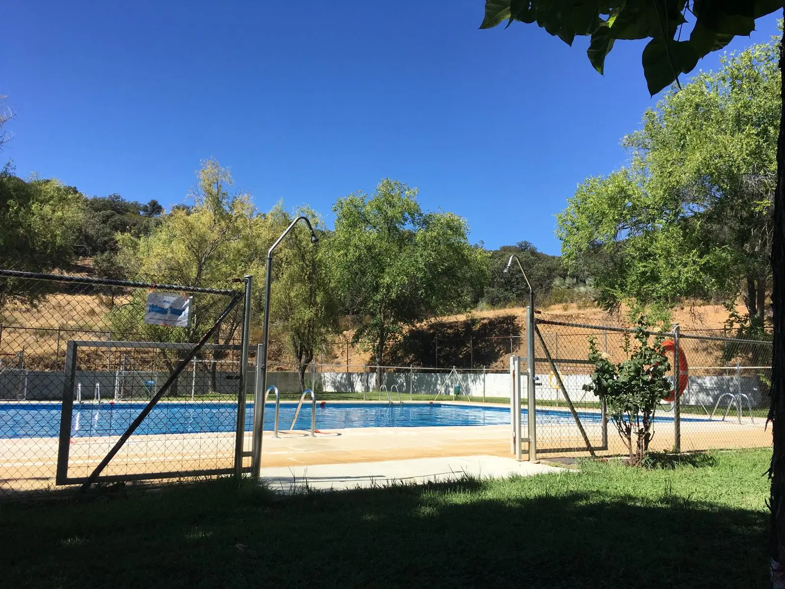 Otra vista de la piscina municipal de El Hoyo