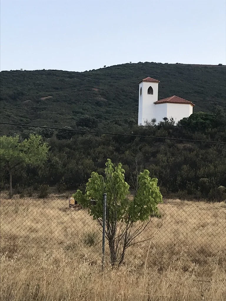 Ermita de San Isidro en el entorno de El Hoyo