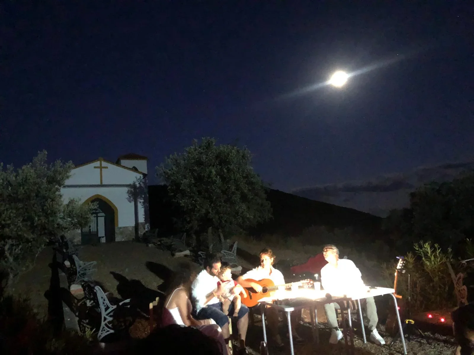 Actuación de habaneras durante un festival Starlight en El Hoyo