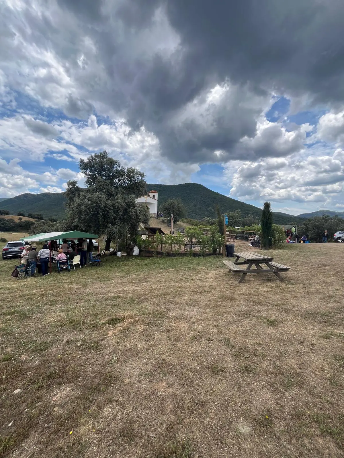 Ambiente de la romería de San Isidro en la pradera de la ermita