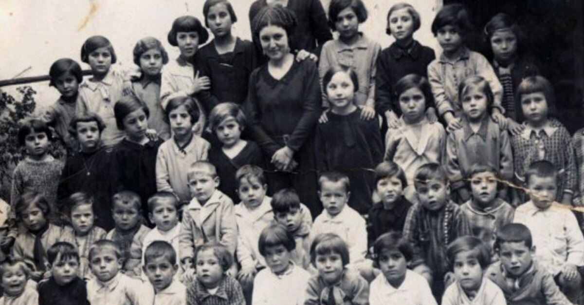 Escuela mixta en España hacia 1920
