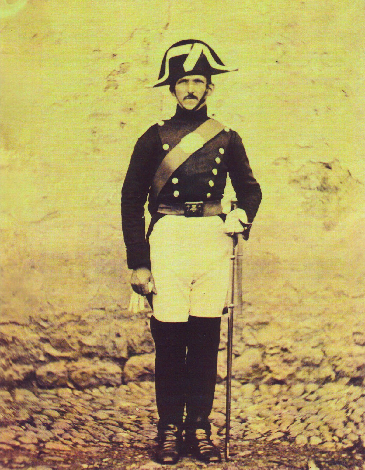 Guardia civil fotografiado a mediados del siglo XIX