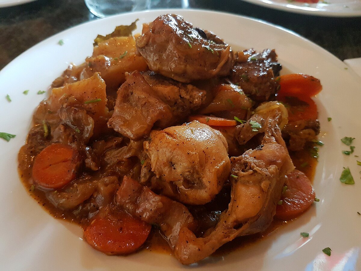 Guiso de conejo con patatas y verduras